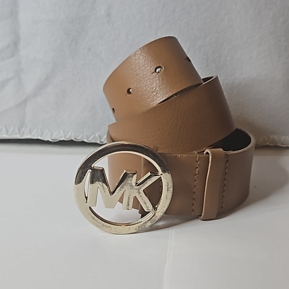 Michael Michael Kors  Genuine Leather sz M Tan with Gold hardwear  Pre-owned